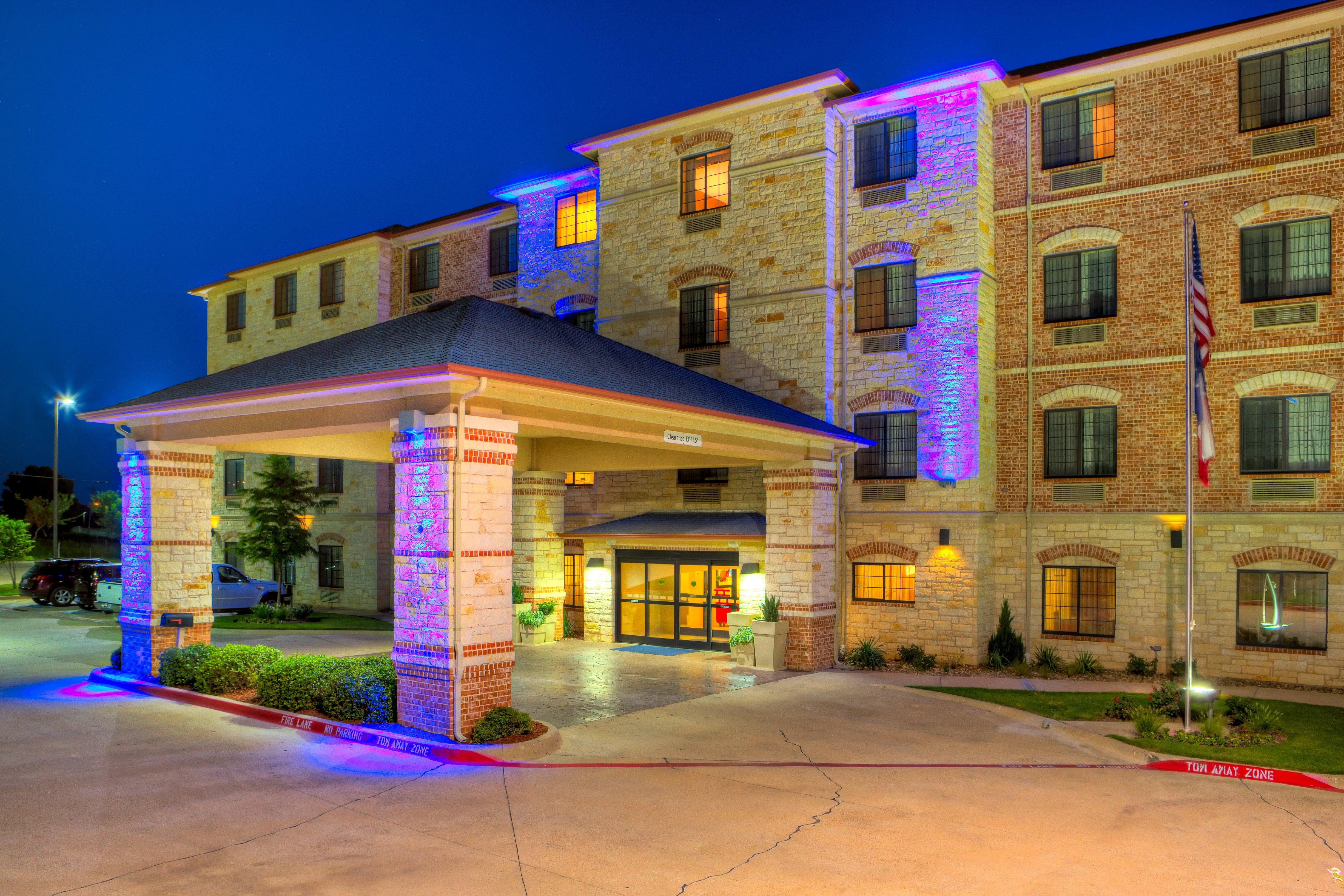 Holiday Inn Express And Suites Granbury By Ihg Exterior photo